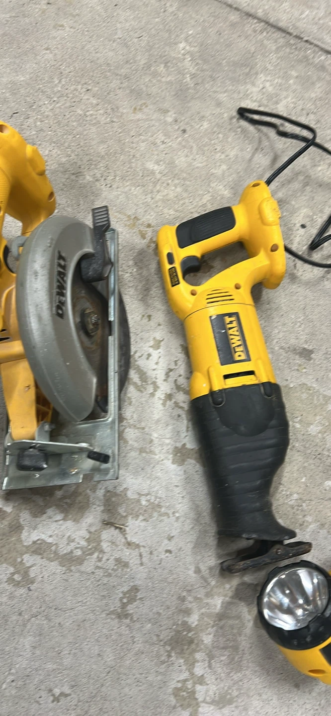 DeWalt Circular Saw and Reciprocating Saw Set - photo 3