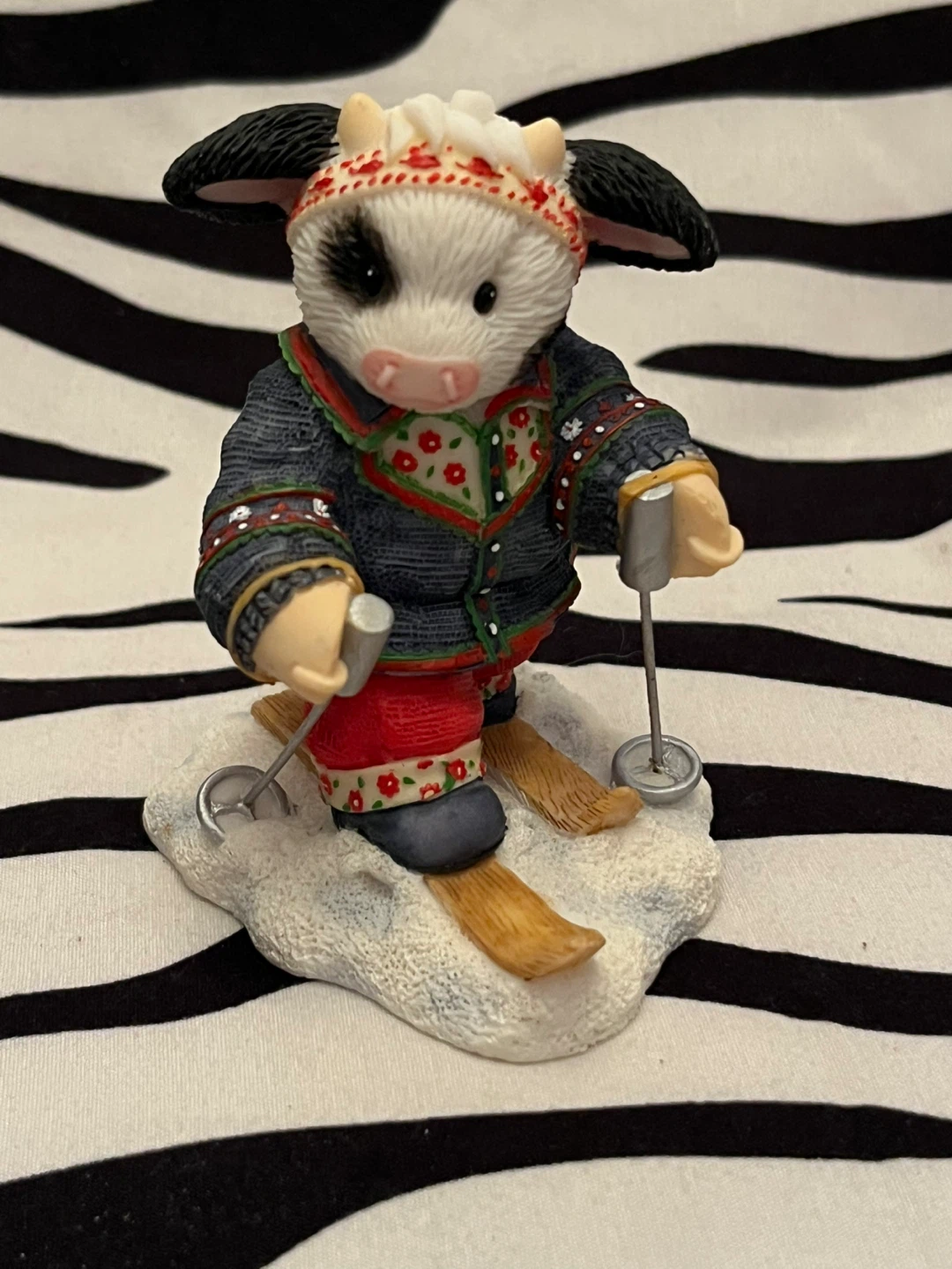 🐮 Mary's Moo Moos "I'd Cross Any Country to Get to Moo" figurine