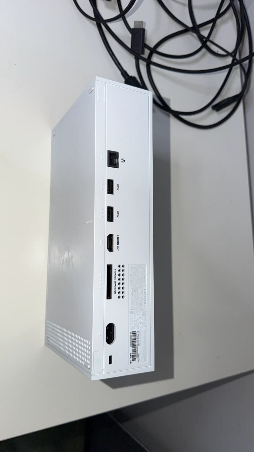 Xbox Series S with wireless controller - photo 3