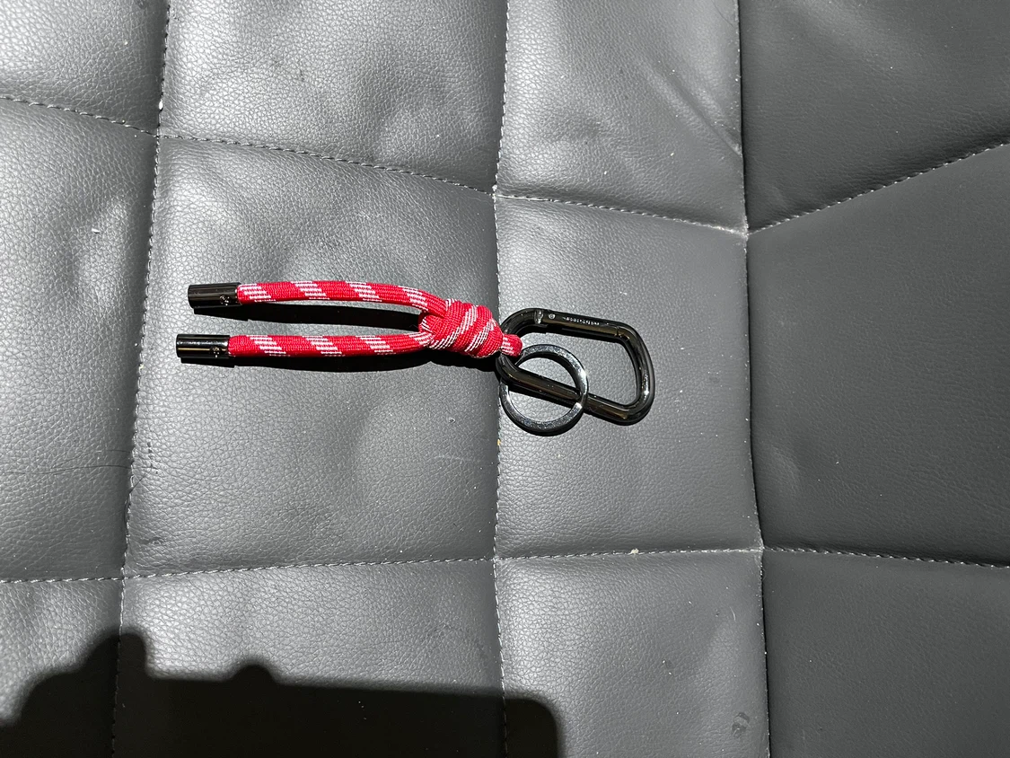 Lululemon - Red and white rope keychain with carabiner