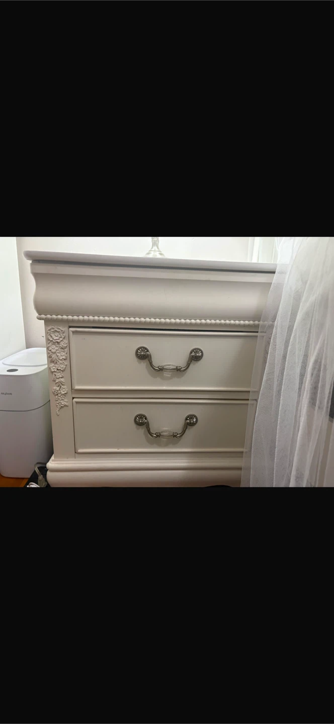 White ornate dresser with mirror and nightstand - photo 4