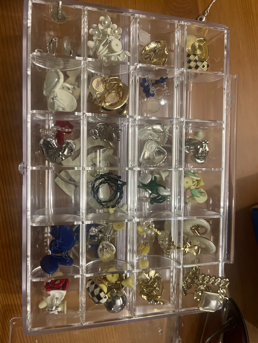 Assorted Earrings & Jewellery Display Case