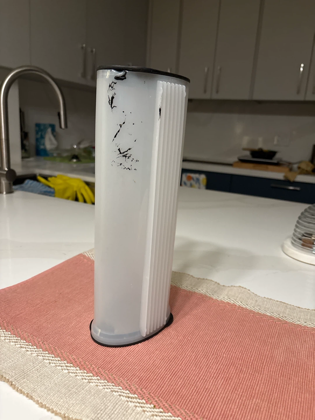 Tupperware tall pasta container - photo 2