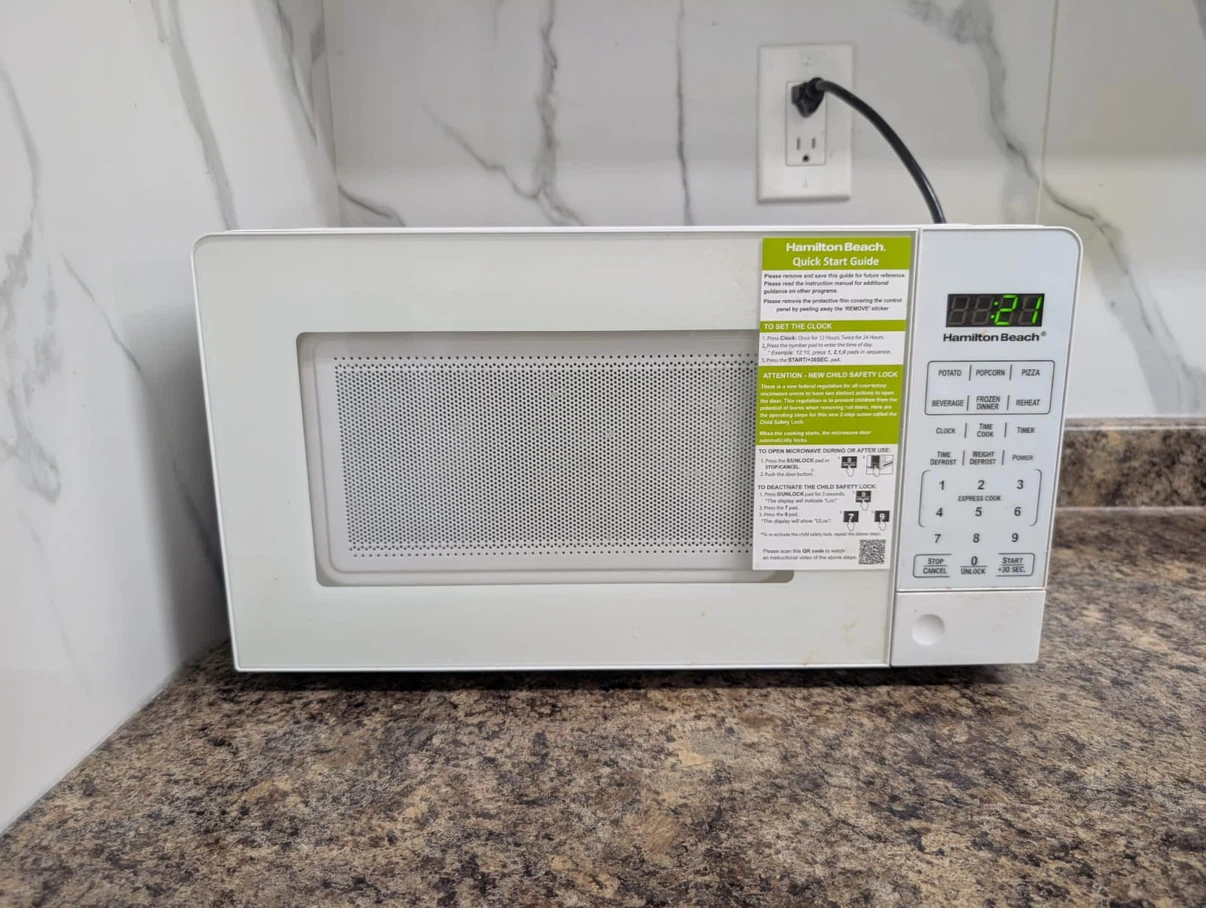 Hamilton Beach white microwave