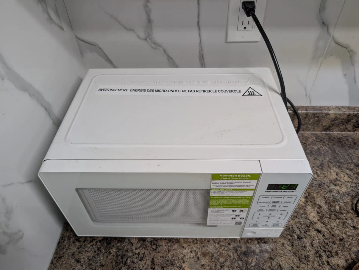 Hamilton Beach white microwave - photo 2