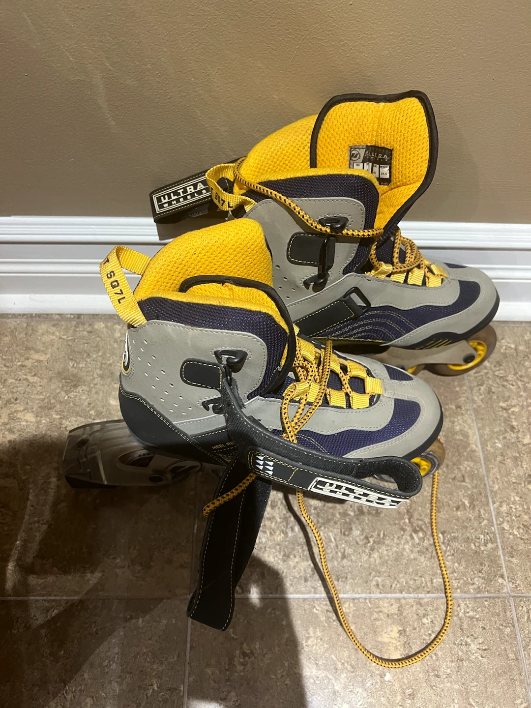 Ladies rollerblades