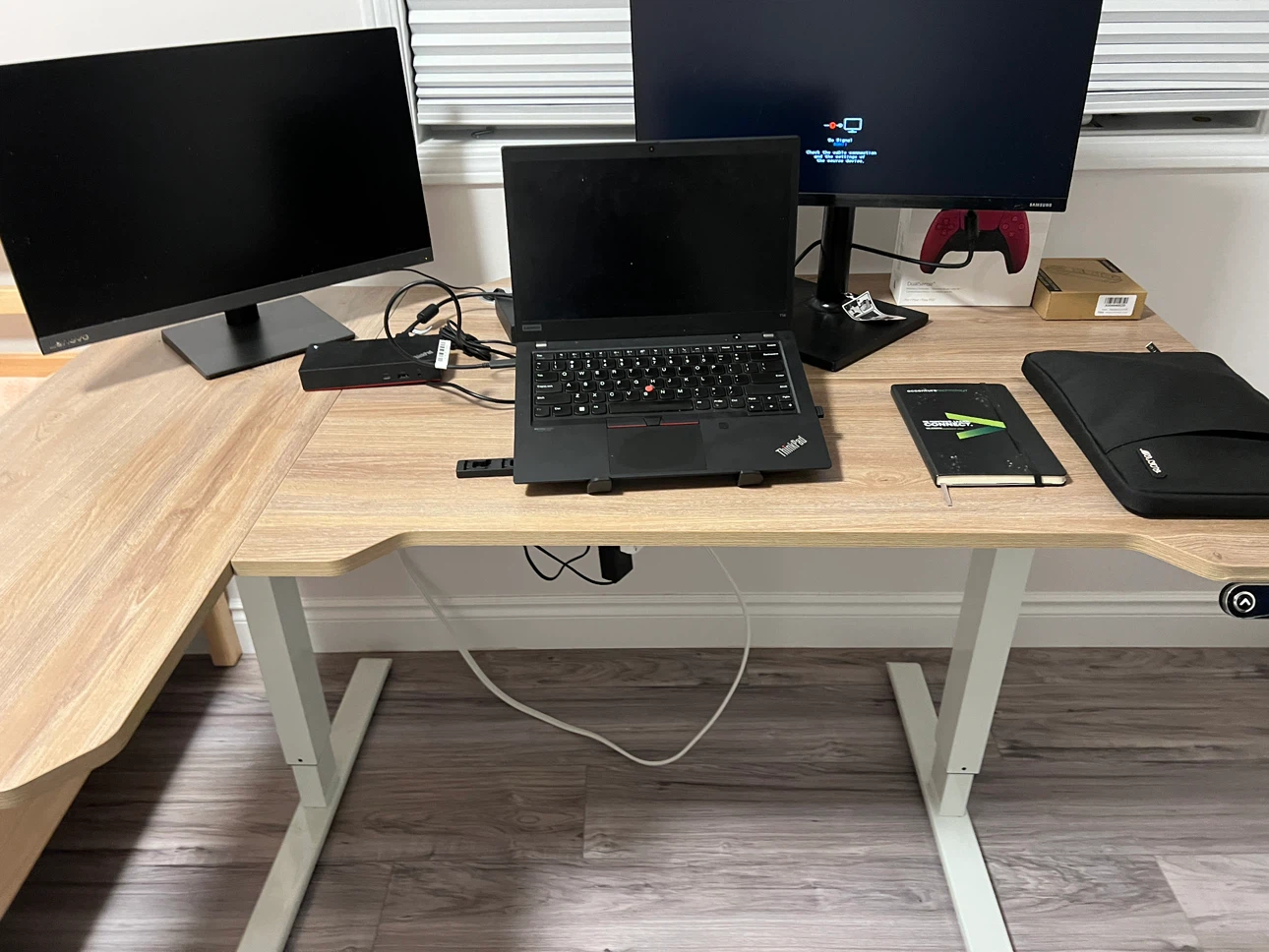 Oak wood finish electric standing desk - photo 2