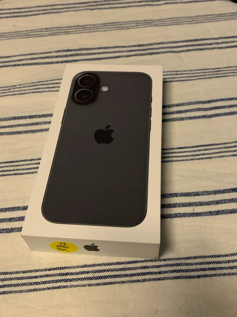 NEW iPhone 17 + 24months apple care