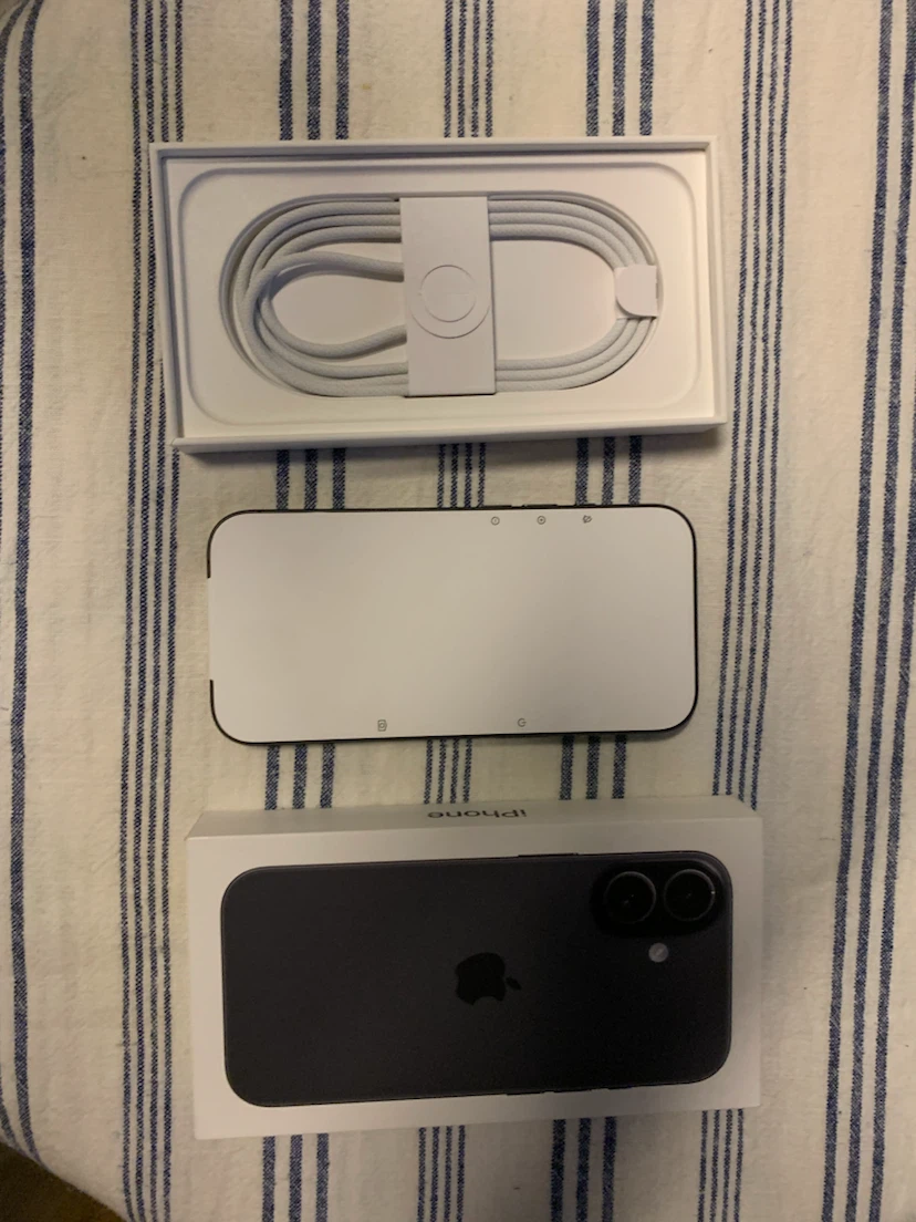 NEW iPhone 17 + 24months apple care - photo 2