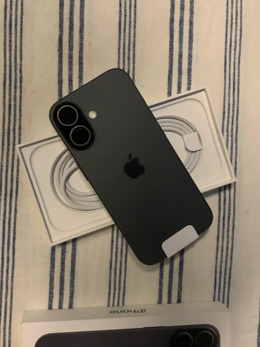 NEW iPhone 17 + 24months apple care - photo 3