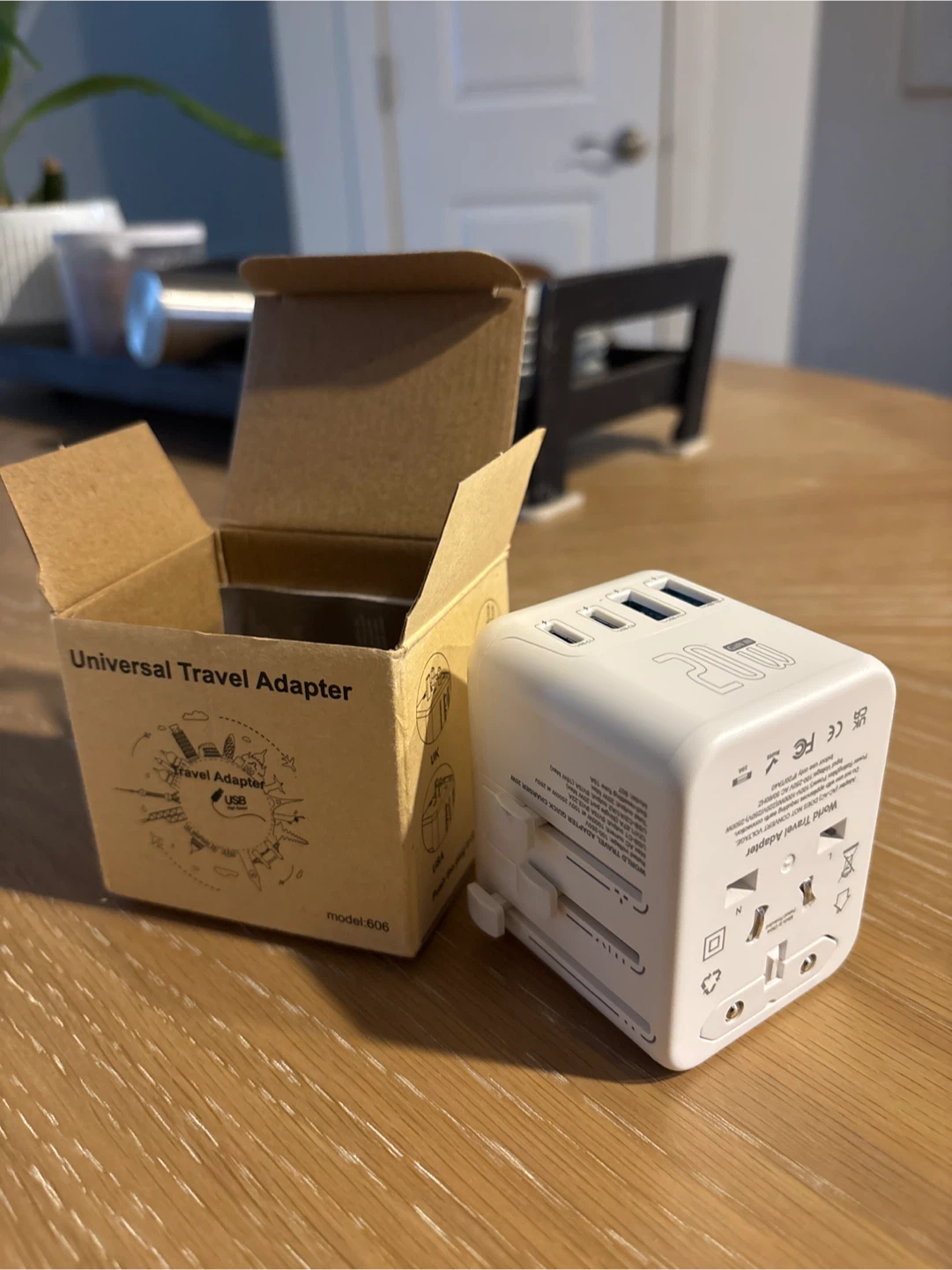 Universal travel adapter - photo 2