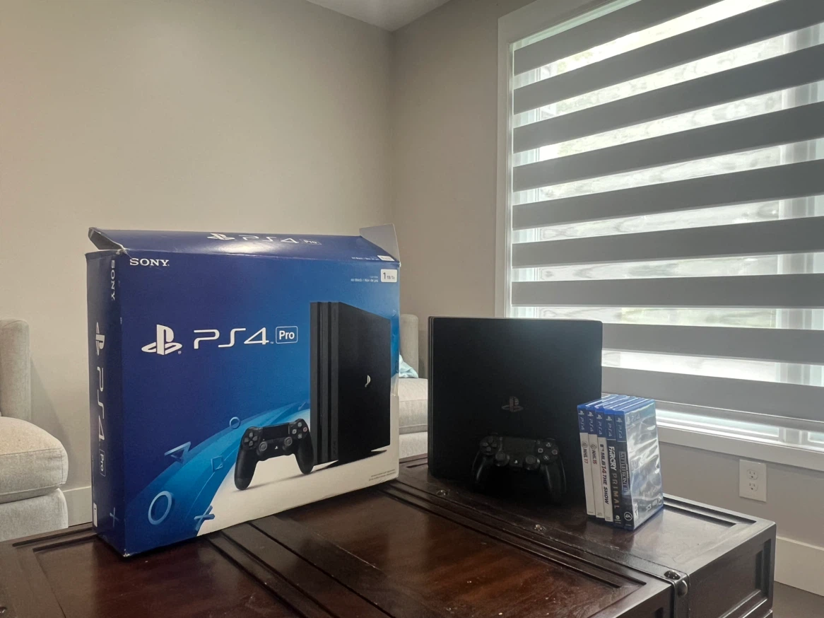 1TB PS4 PRO in Box