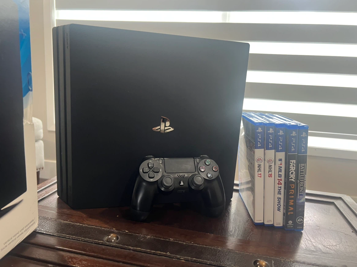 1TB PS4 PRO in Box - photo 2