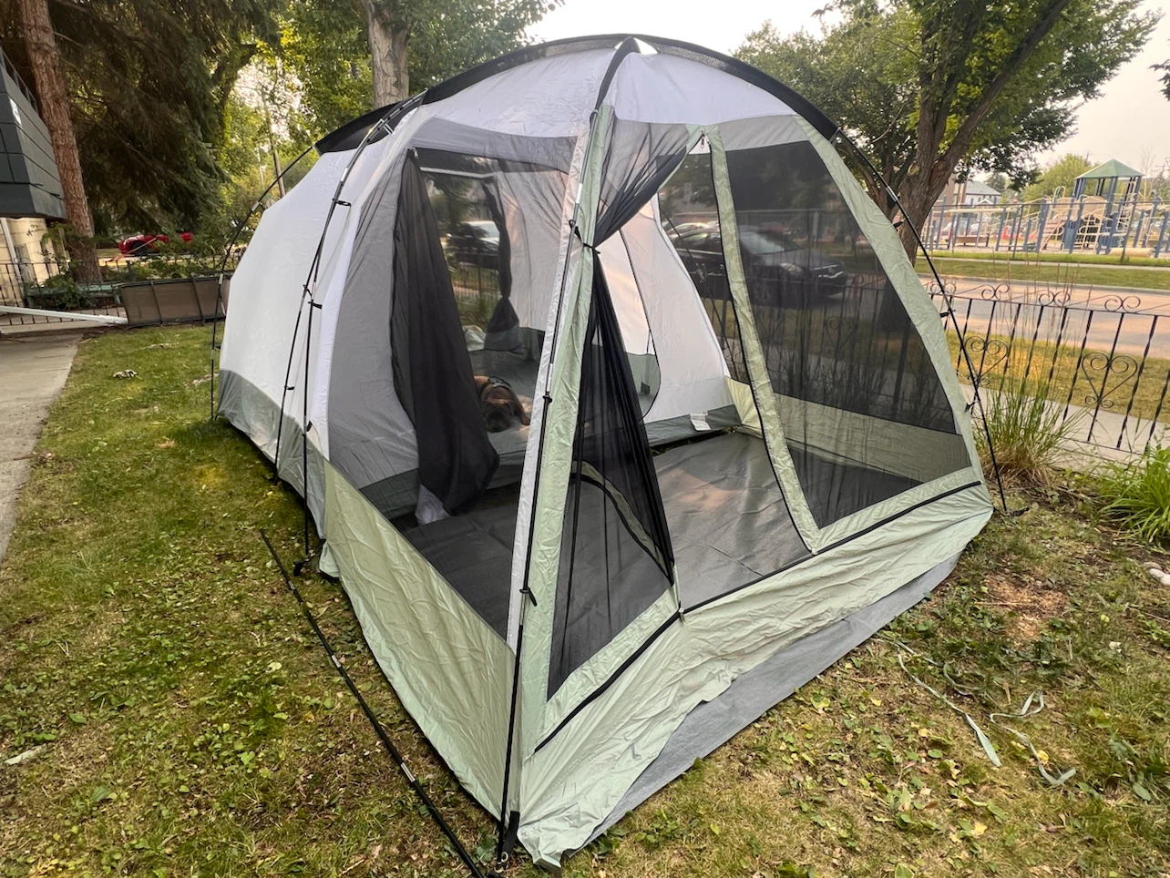 Chinook Twin Peaks Lodge 6-Person Tent – Excellent Condition