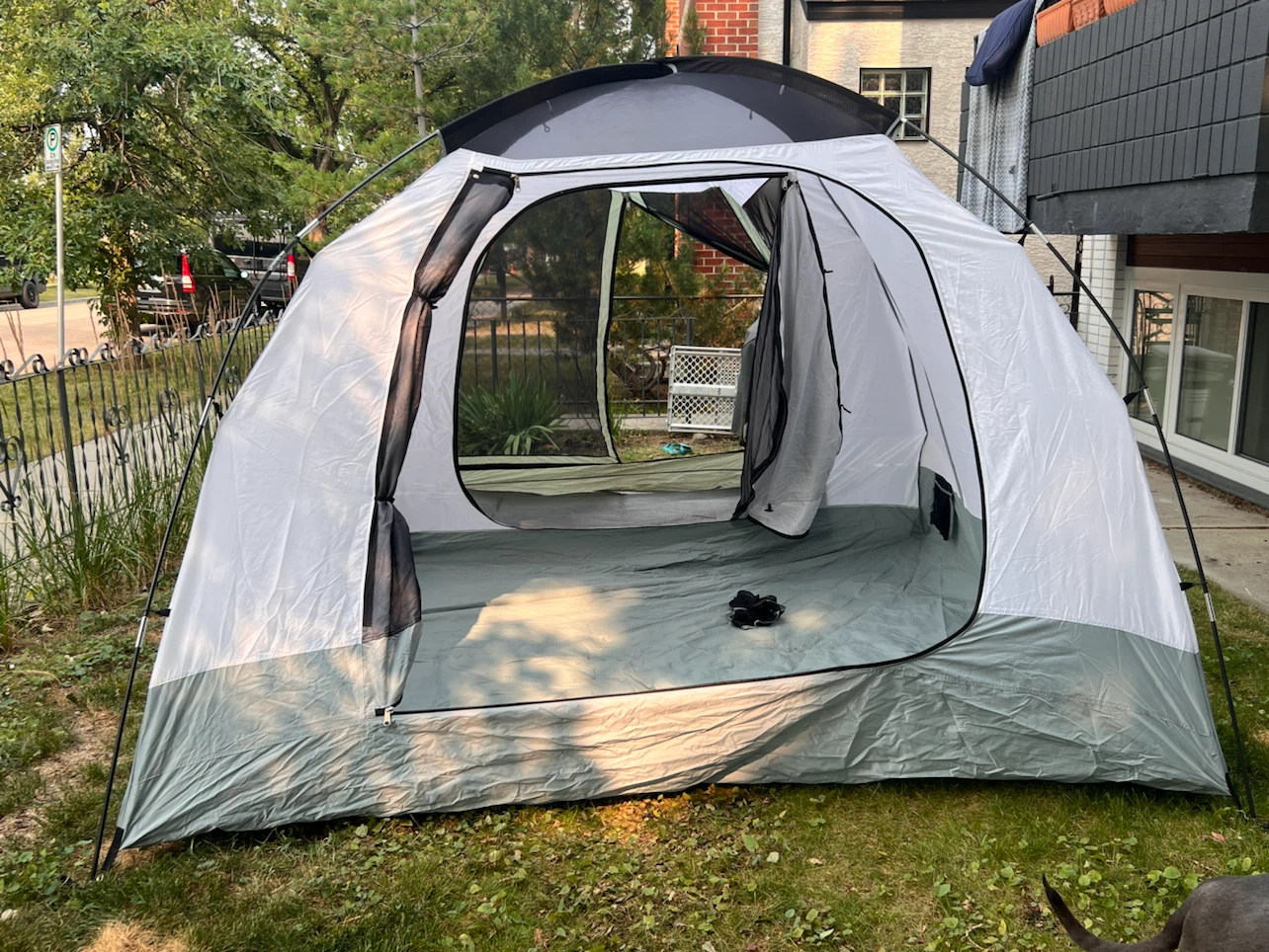Chinook Twin Peaks Lodge 6-Person Tent – Excellent Condition - photo 2