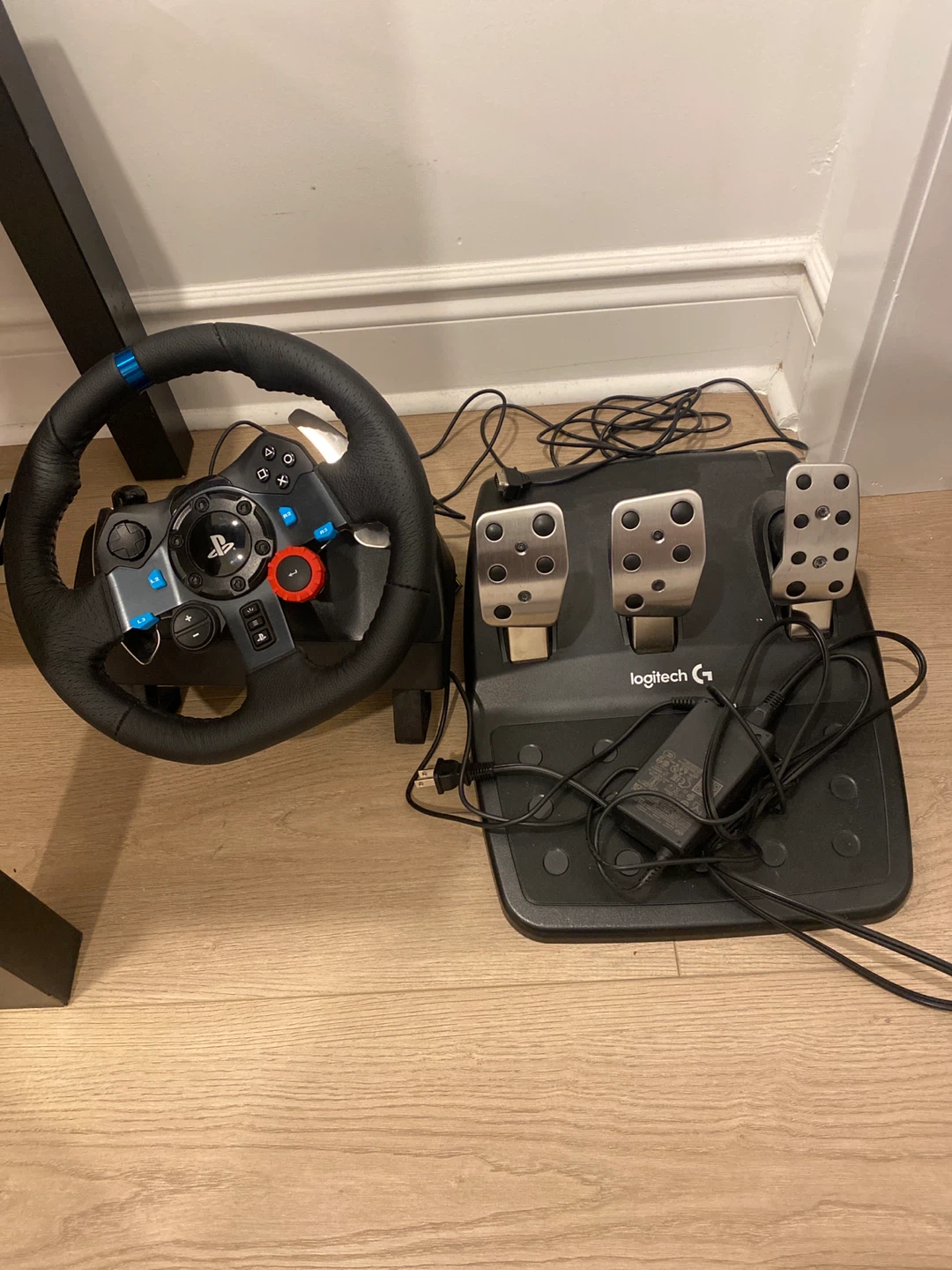 Logitech G Driving Force G920 Racing Wheel and Pedals
