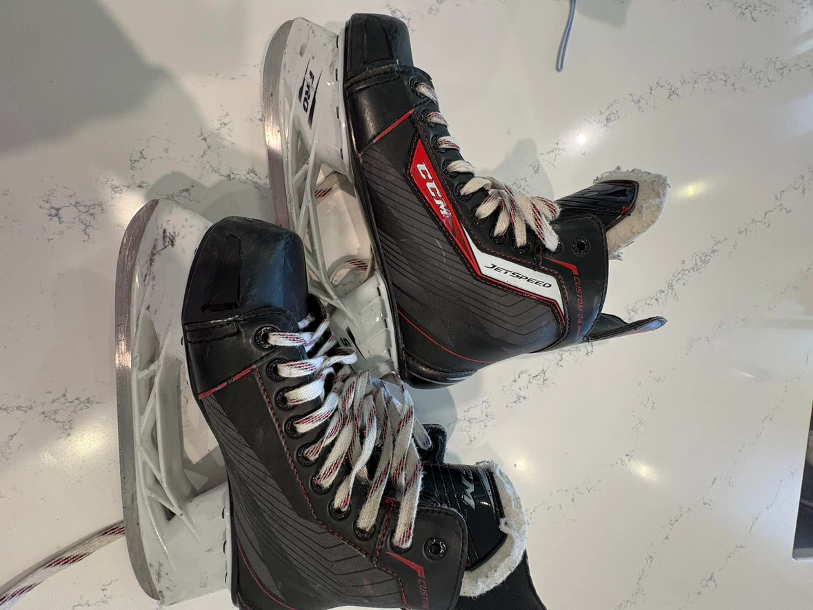 Bauer hockey skates size 7