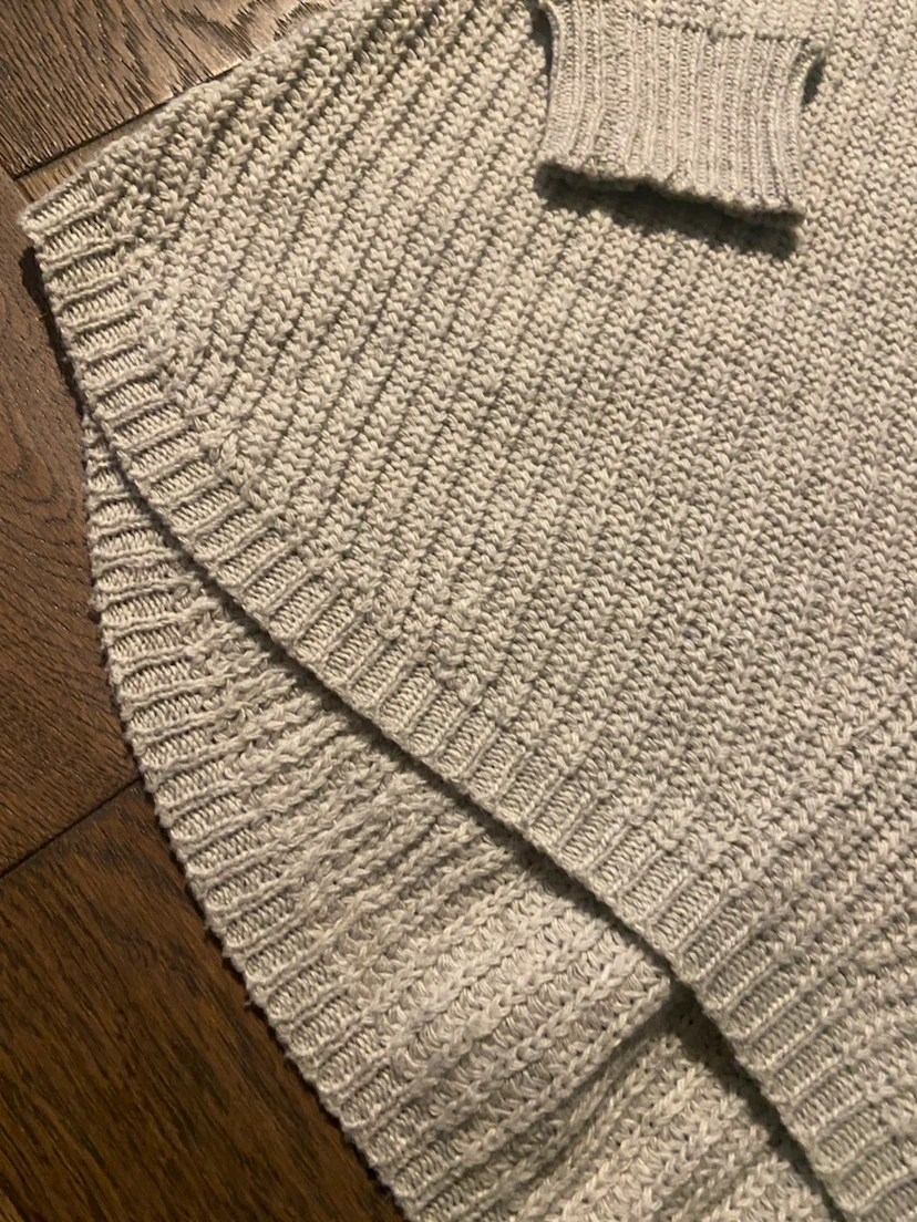 EUC: Ardene Light Grey Ribbed Knit High-Low Sweater Size XS - photo 4