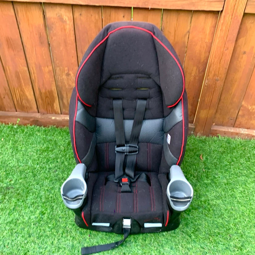 Graco black and red car seat - photo 2