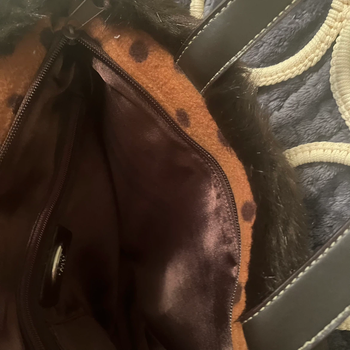 Polka Dot Tote Bag with Faux Fur Trim - photo 4