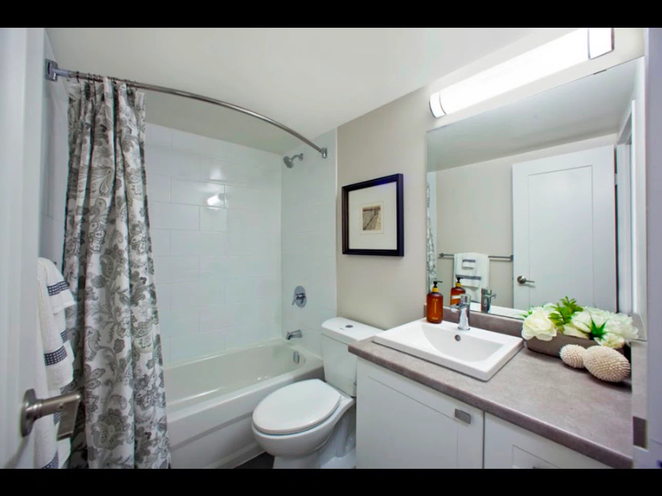 Sublet apartment- 2 months - nearby Victoria Park Subway - photo 4