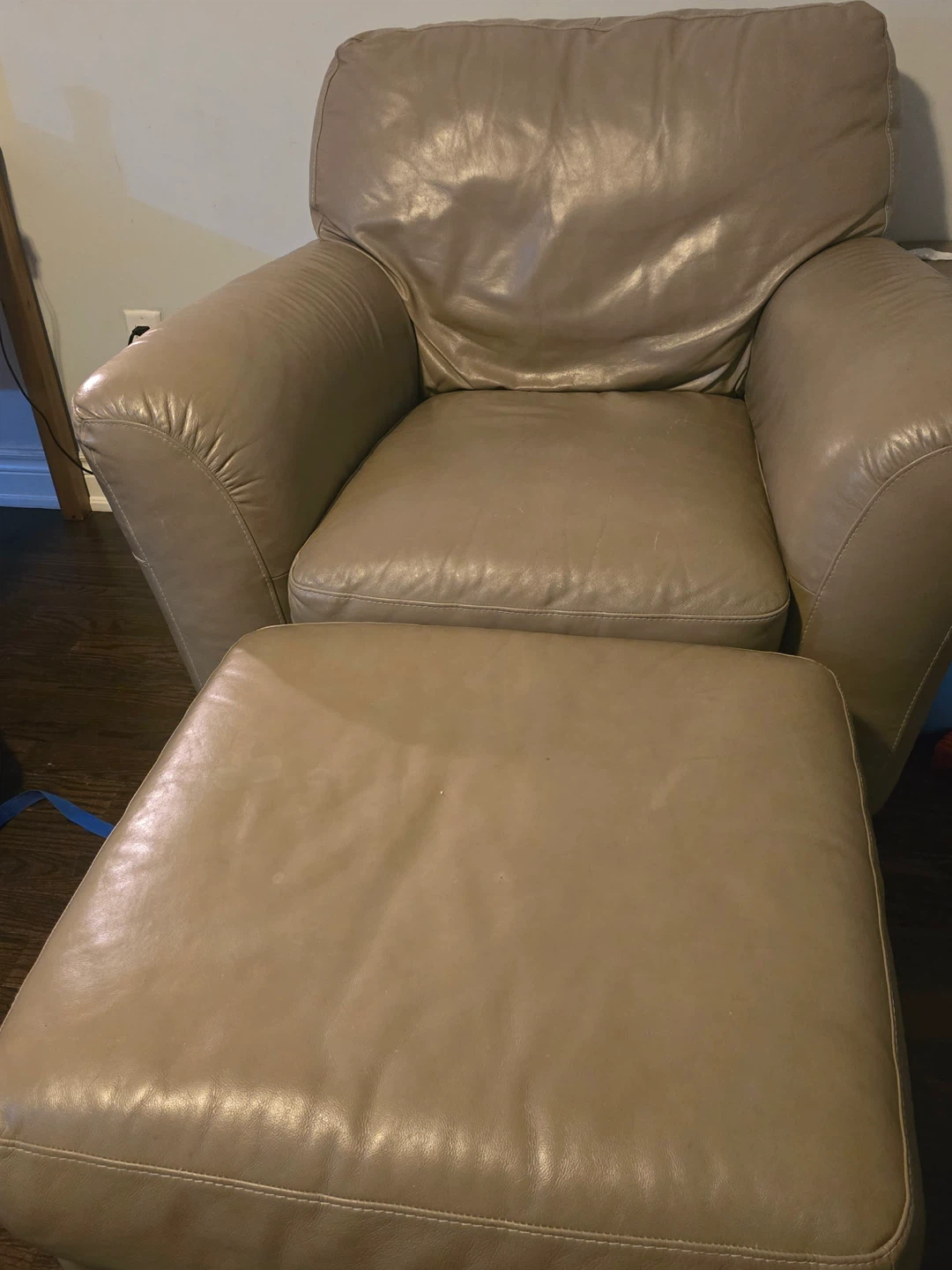 Leather couch with chaise - photo 3