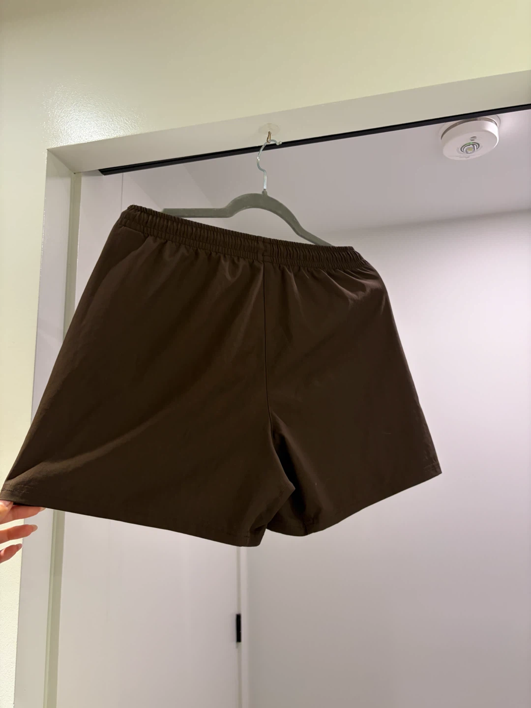 Alo Yoga 7 inch Circuit Short in Espresso - photo 3