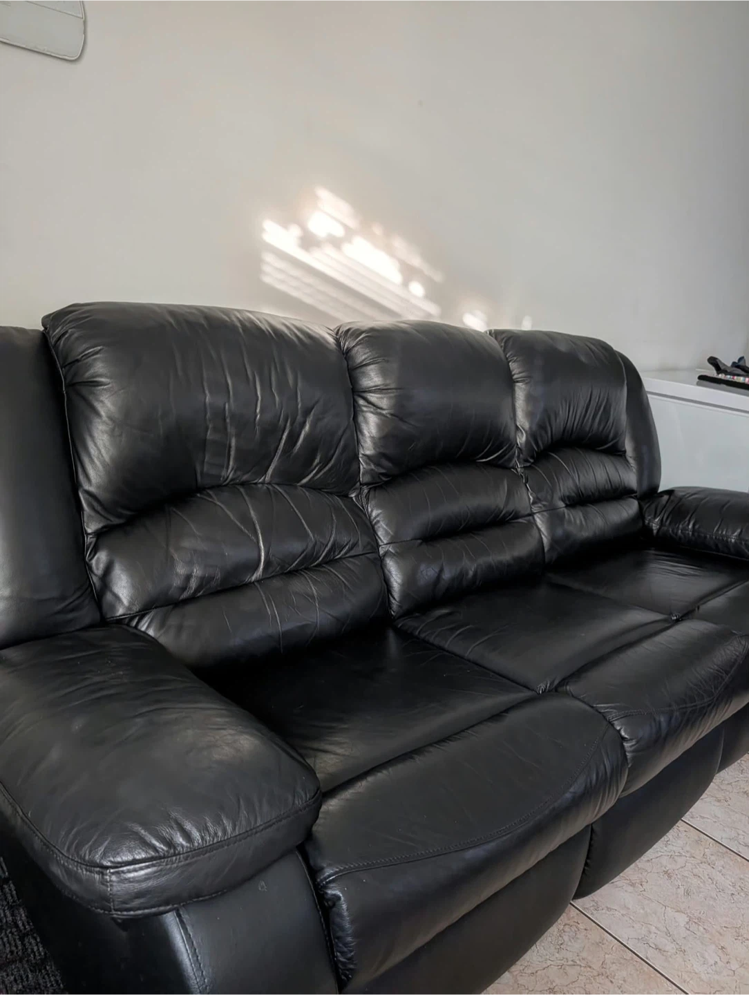 Black leather three seater sofa - photo 3