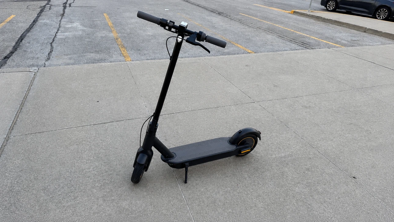 Segway Ninebot KickScooter MAX G30 — Like New, Low Mileage - photo 3