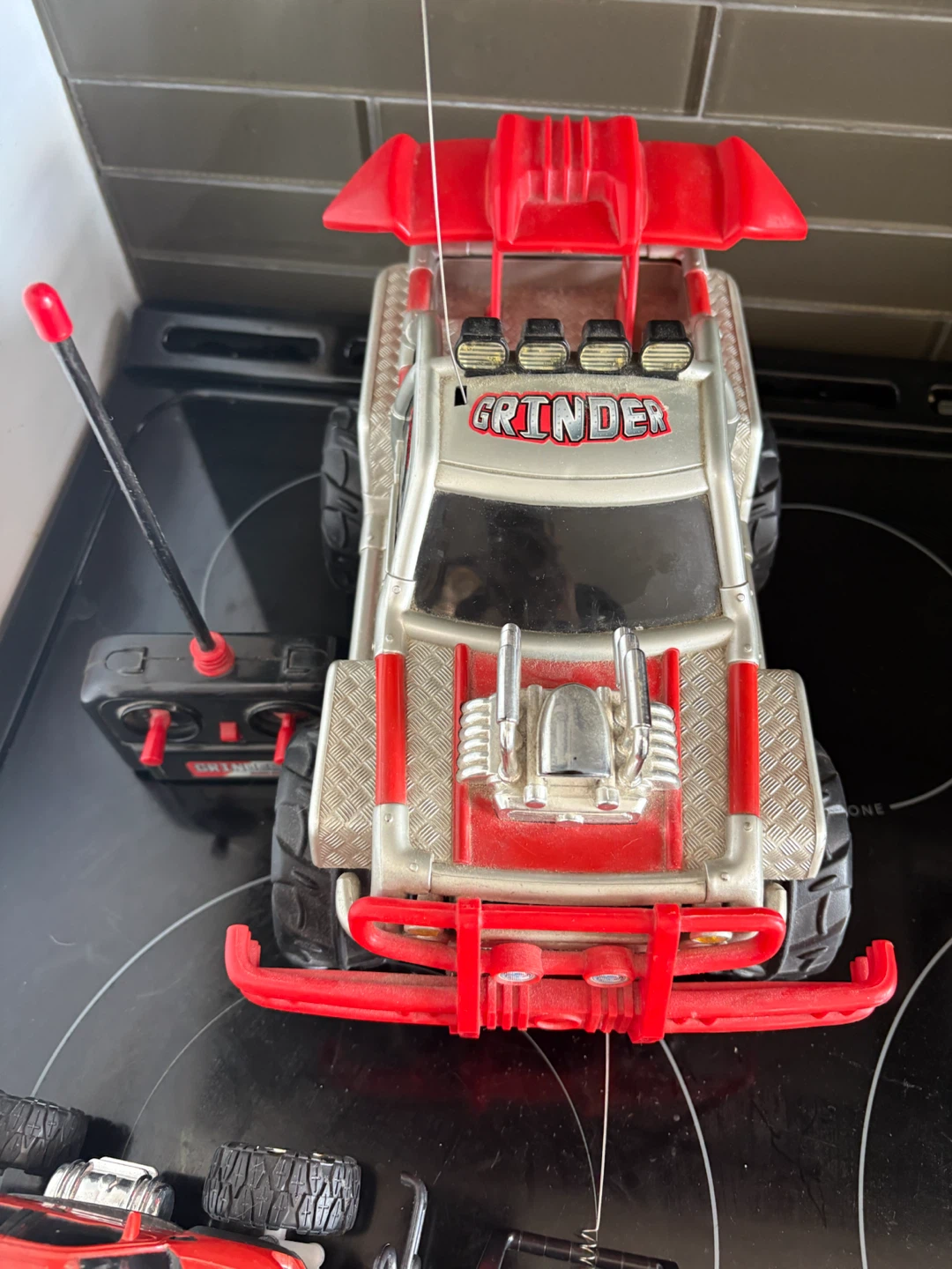 RadioShack Grinder and Ford F150 Raptor RC Truck Set - photo 4