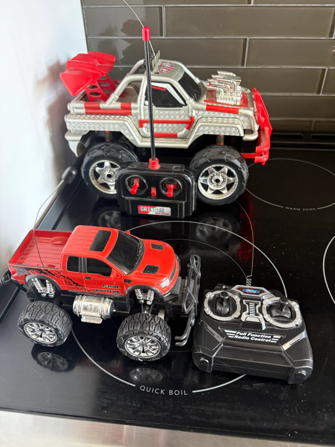 RadioShack Grinder and Ford F150 Raptor RC Truck Set - photo 5