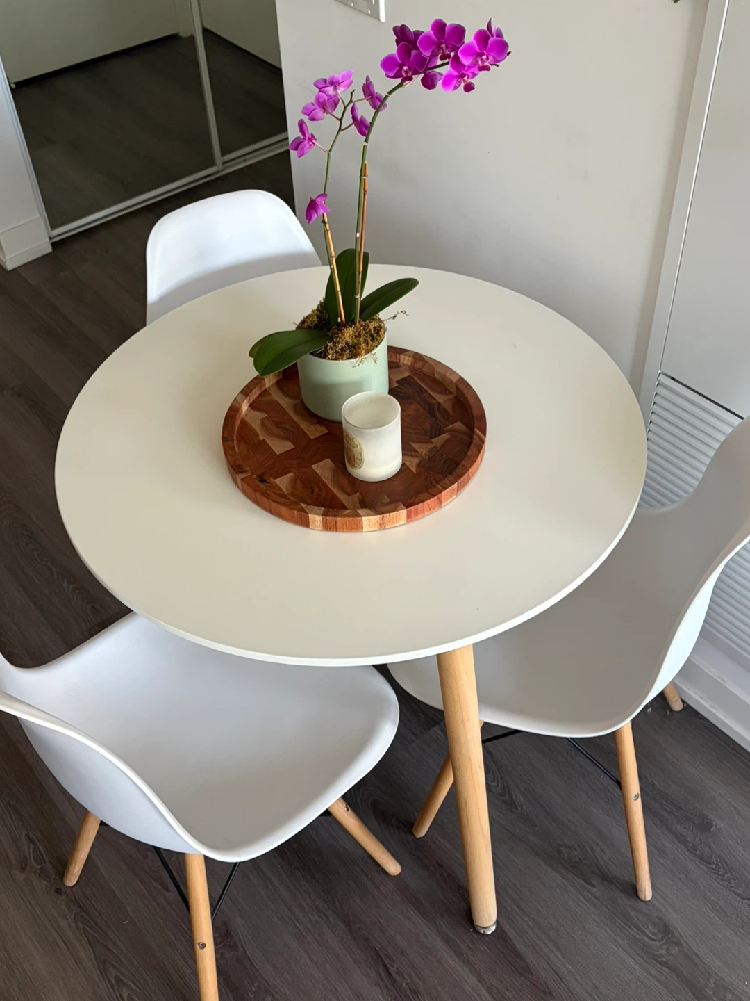 Round Dining Table with 3 Eames Style DSW Chairs - photo 2