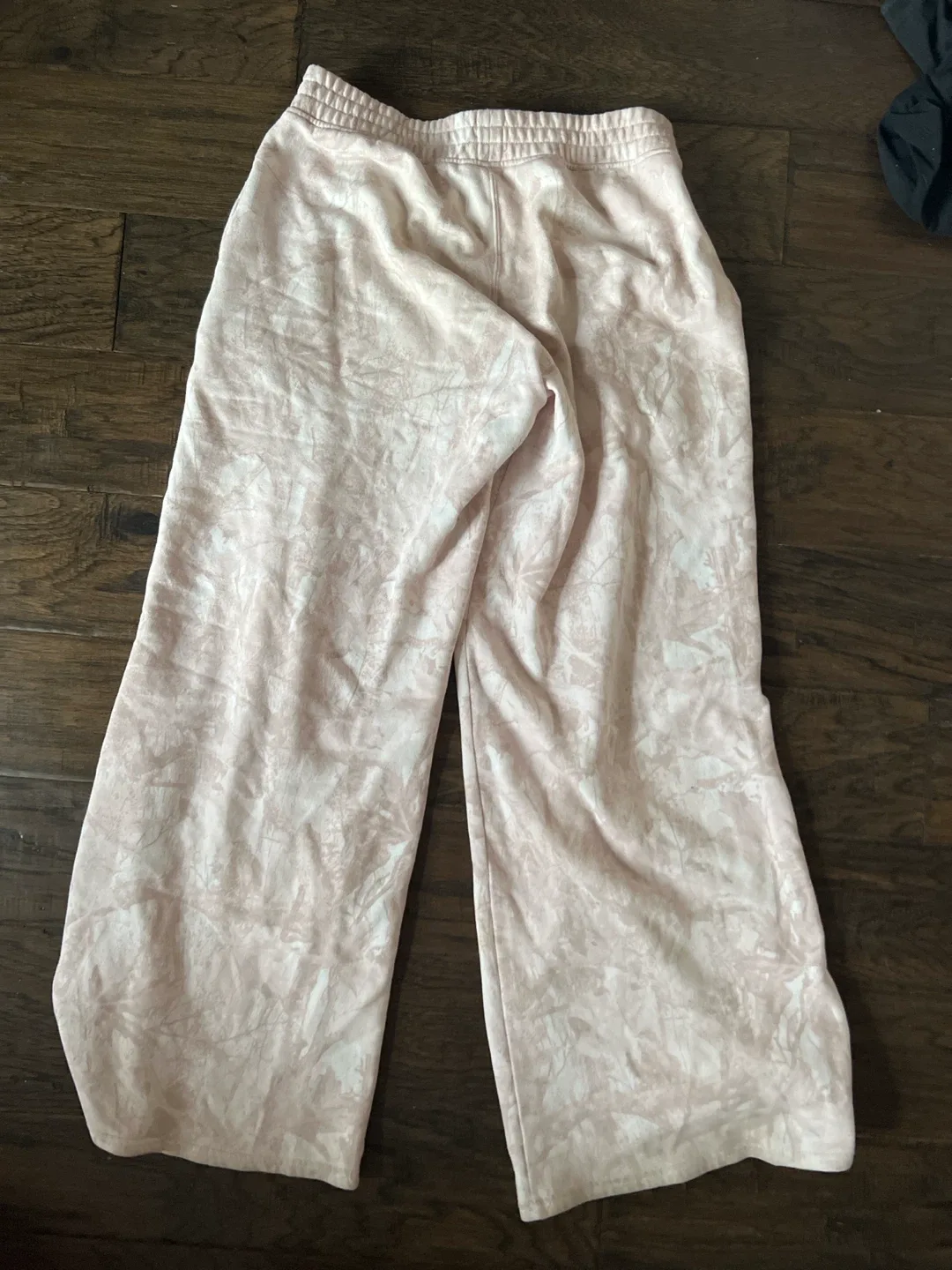Holister pink camo sweatpants - photo 2