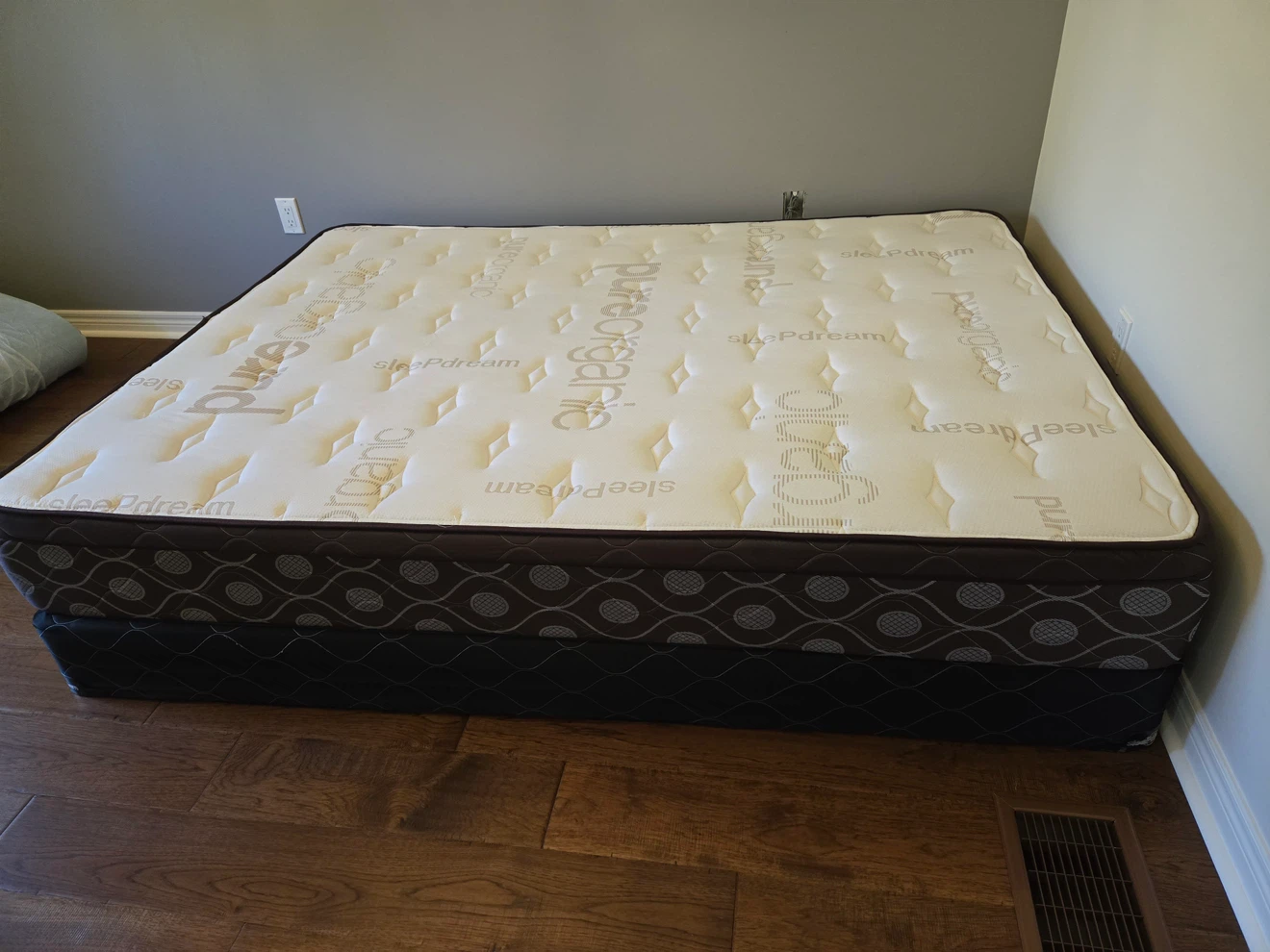 Almost new Queen Size Mattress! Moving sale! $150