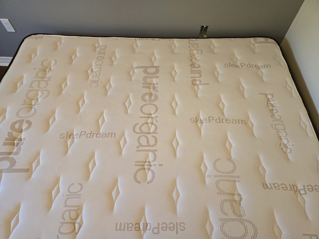 Almost new Queen Size Mattress! Moving sale! $150 - photo 3