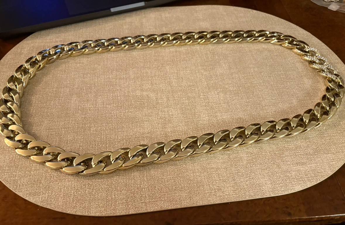 Oversized Gold-Tone Plastic Costume Chain Necklace - photo 4