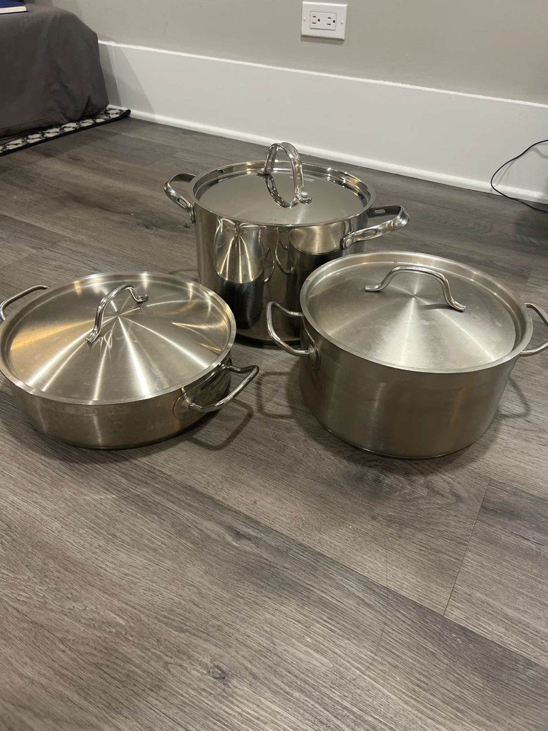 Stainless steel cookware set - dishwasher & oven safe