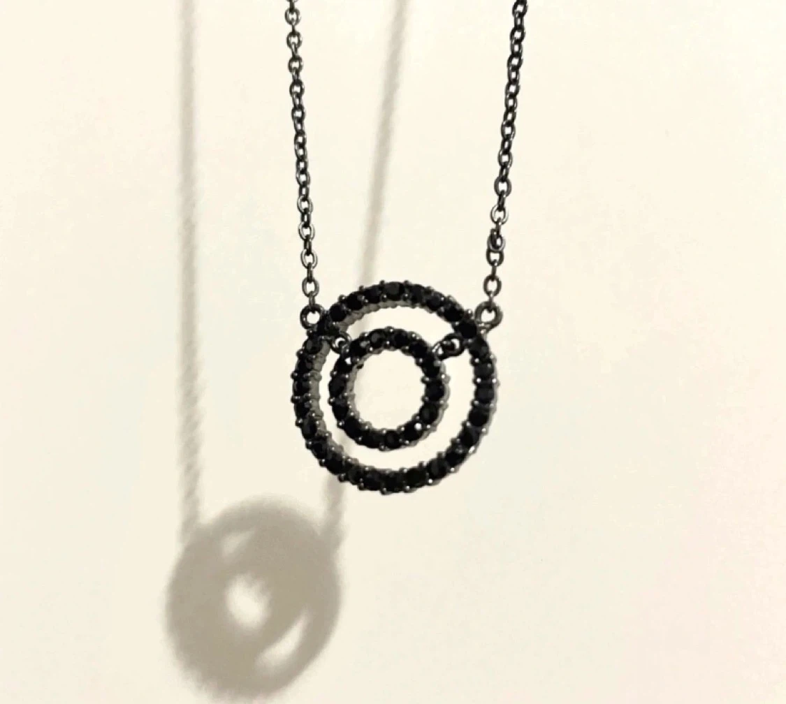 Black circles necklace