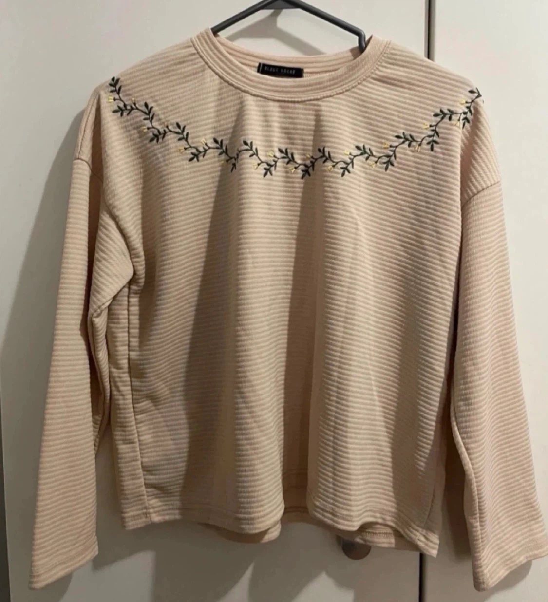 Flower embroidery long sleeve top S-M