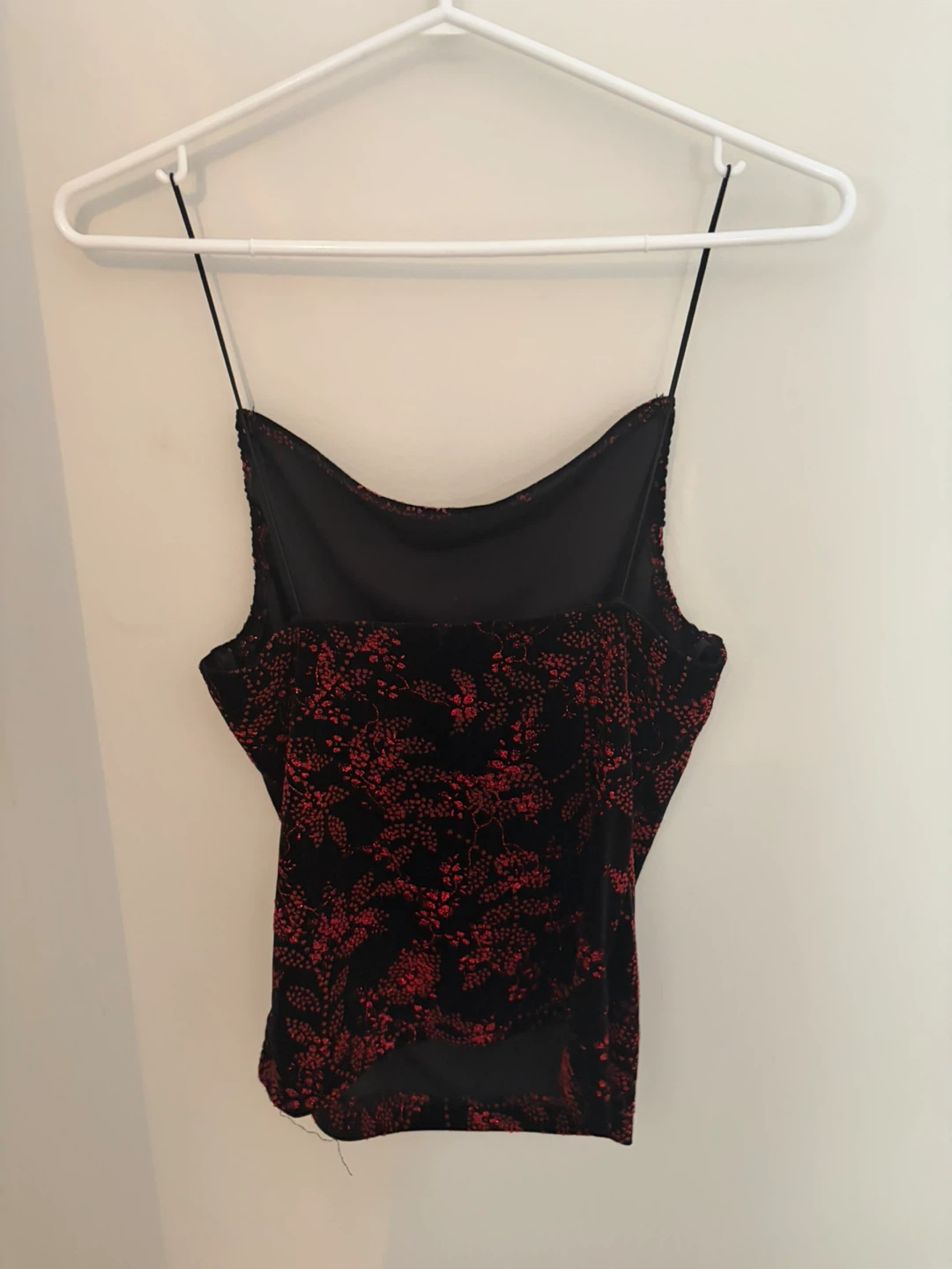 XOXO Black & Red Floral Velvet Cami Top - photo 2