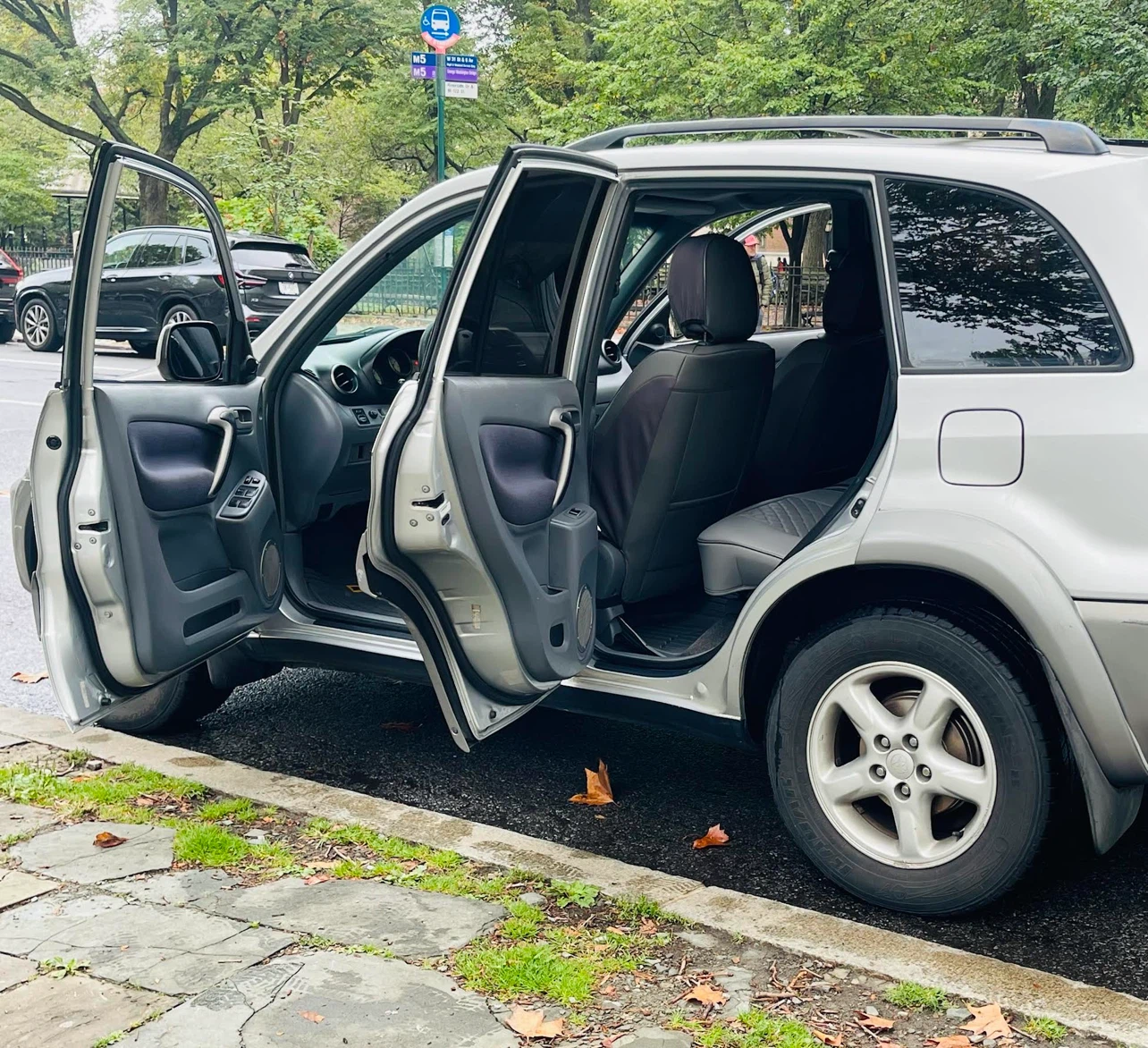 2001 TOYOTA RAV4 - photo 2