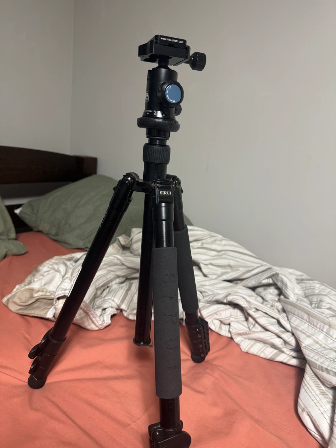 SIRUI ET-1004 Tripod Kit with E-10 Ball Head - photo 3