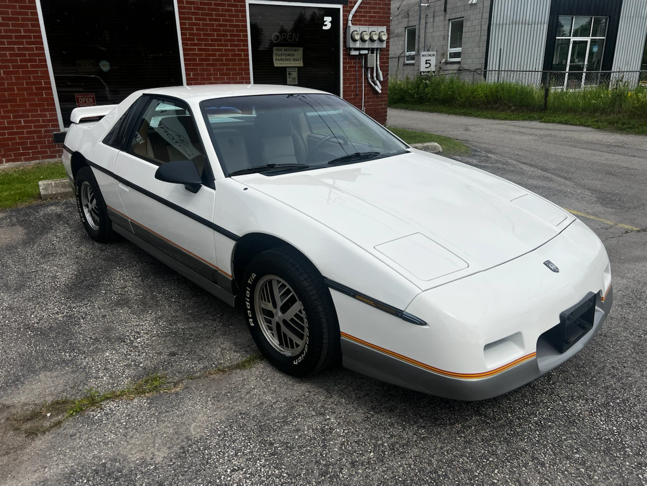 1985 Pontiac Fiero GT - photo 2