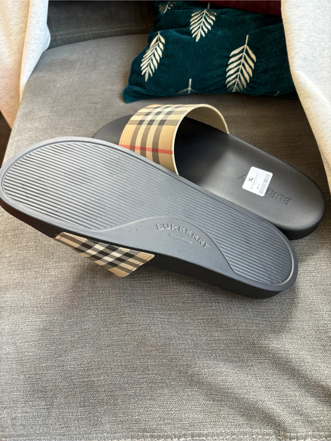 Burberry Slides - Size 45 - photo 2