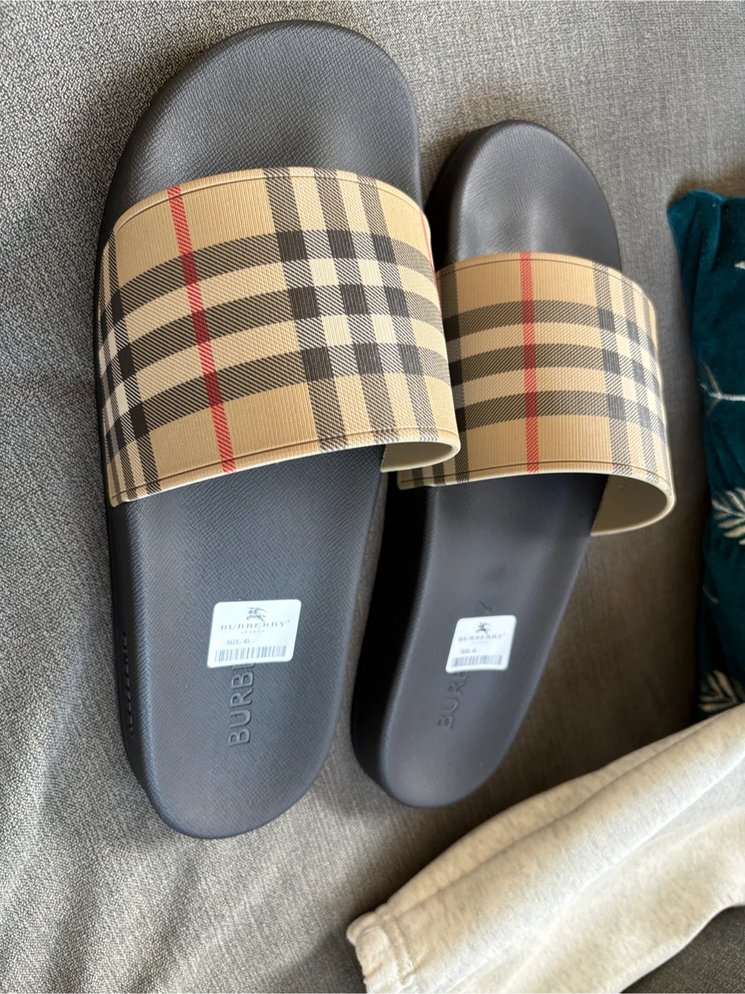 Burberry Slides - Size 45 - photo 4