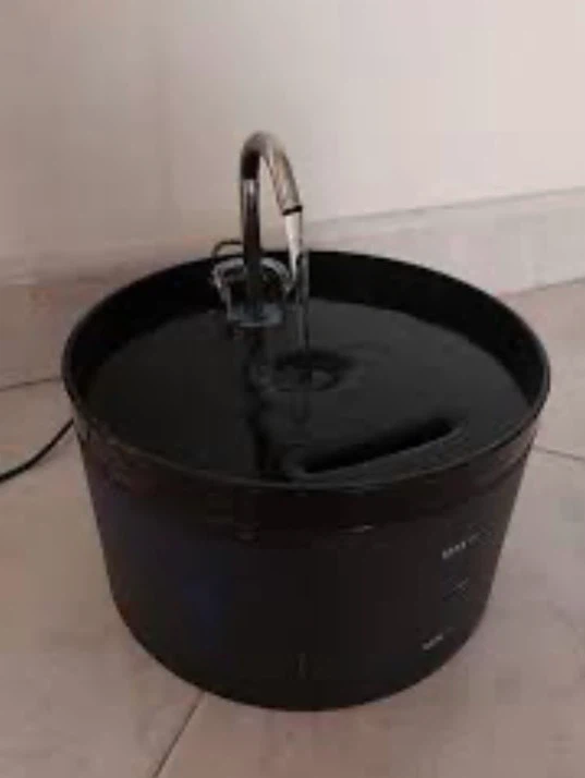 Black pet water fountain with grooming glove - photo 3
