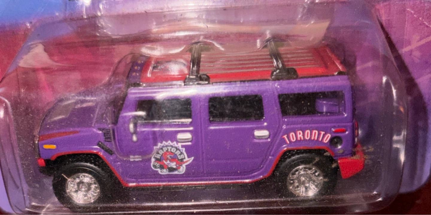 Fleer Hummer H2 Toronto Raptors Collectible Car and rookie card - photo 3