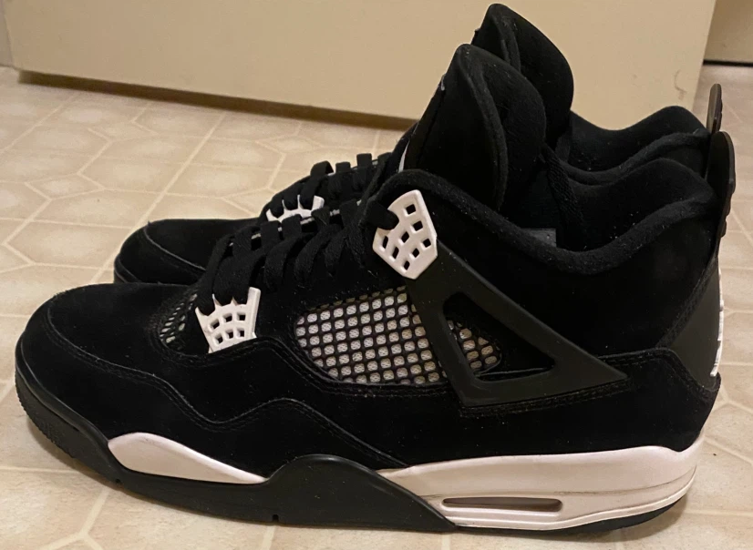 Size 13 Jordan 4 White Thunder - photo 2