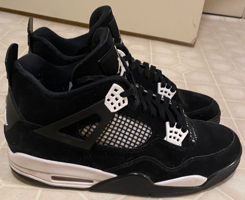 Size 13 Jordan 4 White Thunder - photo 3