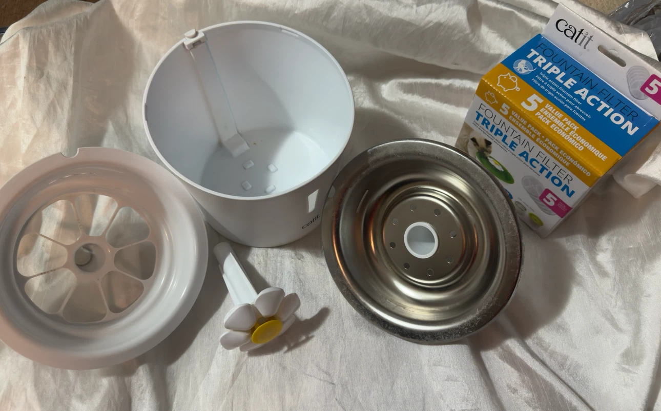 Cat water fountain